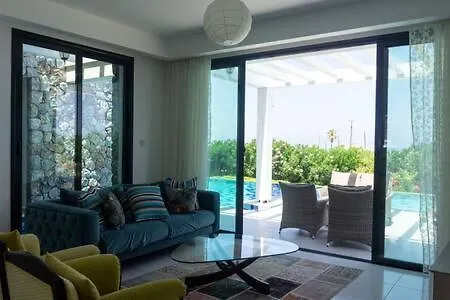 Joya Cypern Seaside Luxurious And Private Pool Вилла